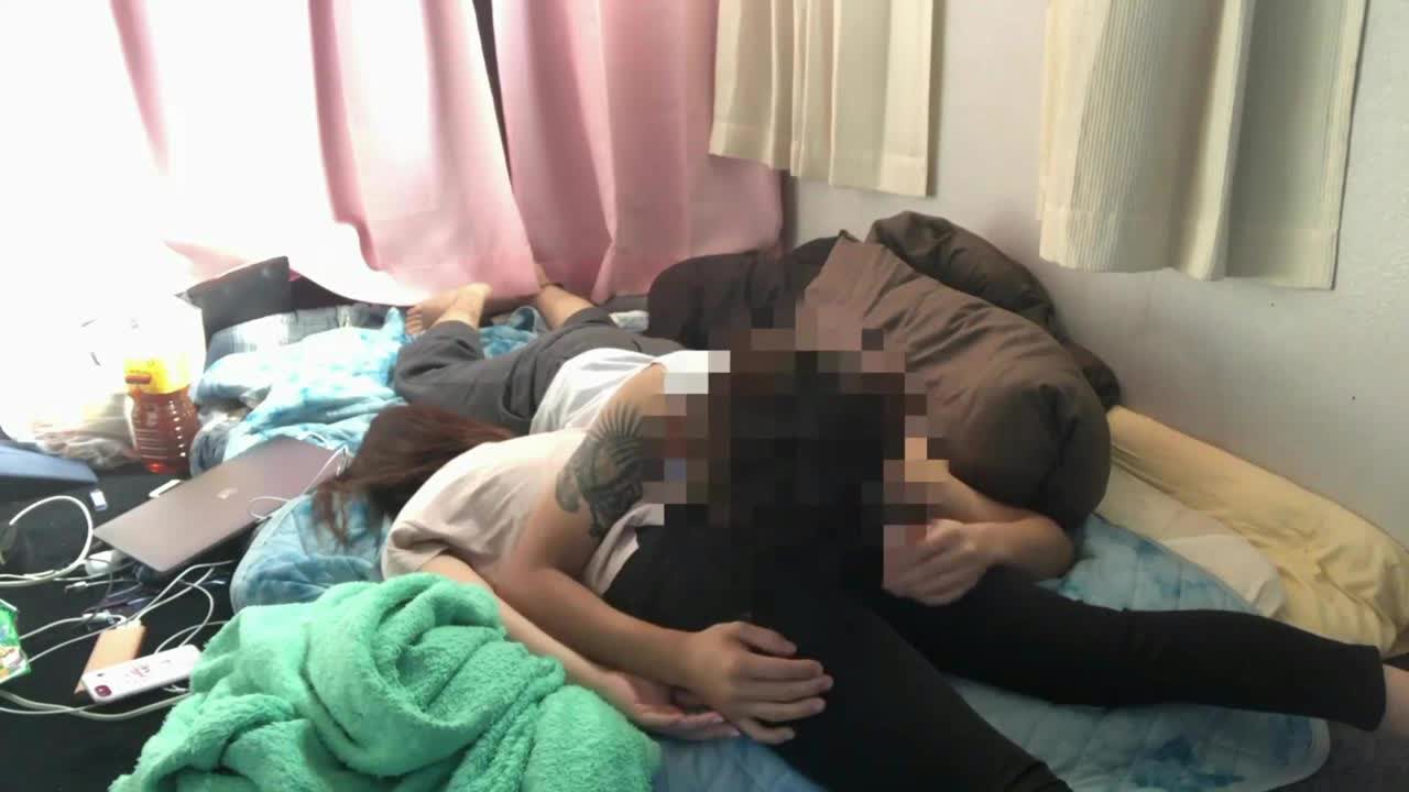 個人撮影】本物素人保証！大学生カップルがダラダラ過ごしながら生挿入SEXまで - FC2動画アダルト